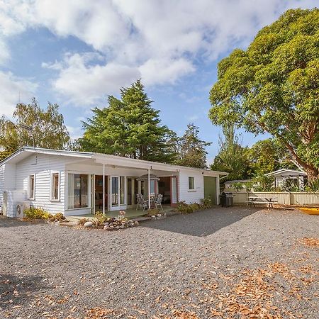 Lake Edge Cottage - Waitahanui Holiday Home Buitenkant foto