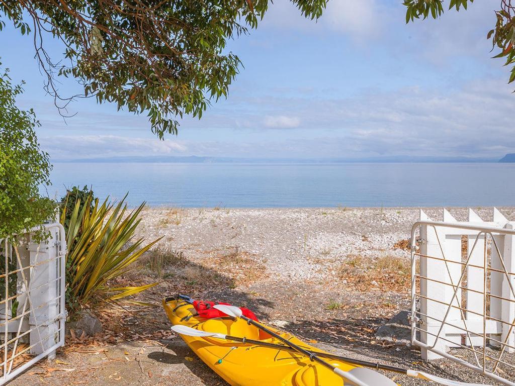 Lake Edge Cottage - Waitahanui Holiday Home Buitenkant foto