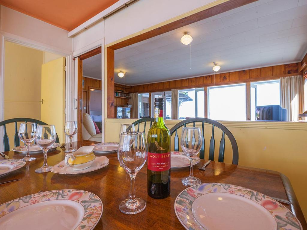 Lake Edge Cottage - Waitahanui Holiday Home Buitenkant foto